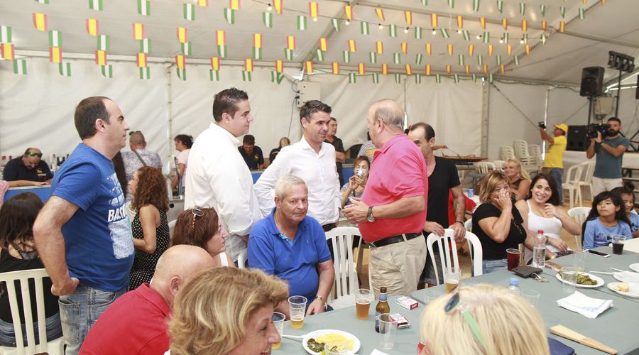 El alcalde acompaña a los vecinos de El Ángel en la celebración de su Feria