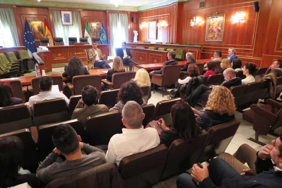 Imagen de la noticia El alcalde aborda con empresarios y comerciantes…