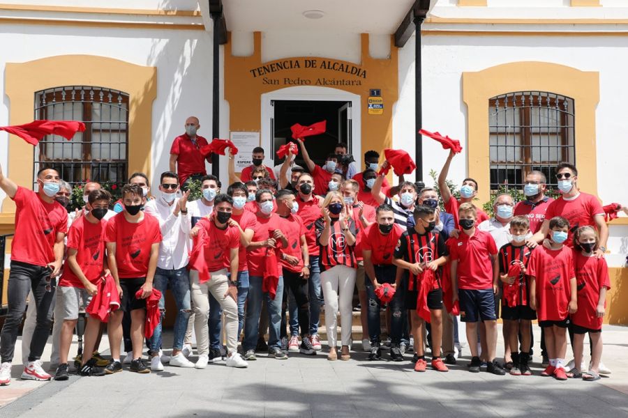 Imagen de la noticia La alcaldesa recibe a la UD San Pedro con motivo…