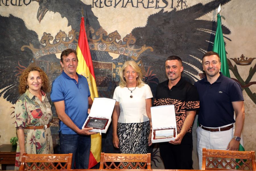Imagen de la noticia El Ayuntamiento reconoce a Francisco Navarro, Jos…