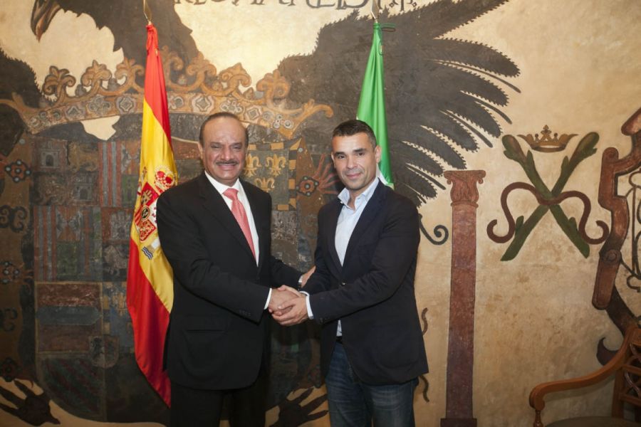 Imagen de la noticia El alcalde recibe al cónsul general de Arabia Sau…