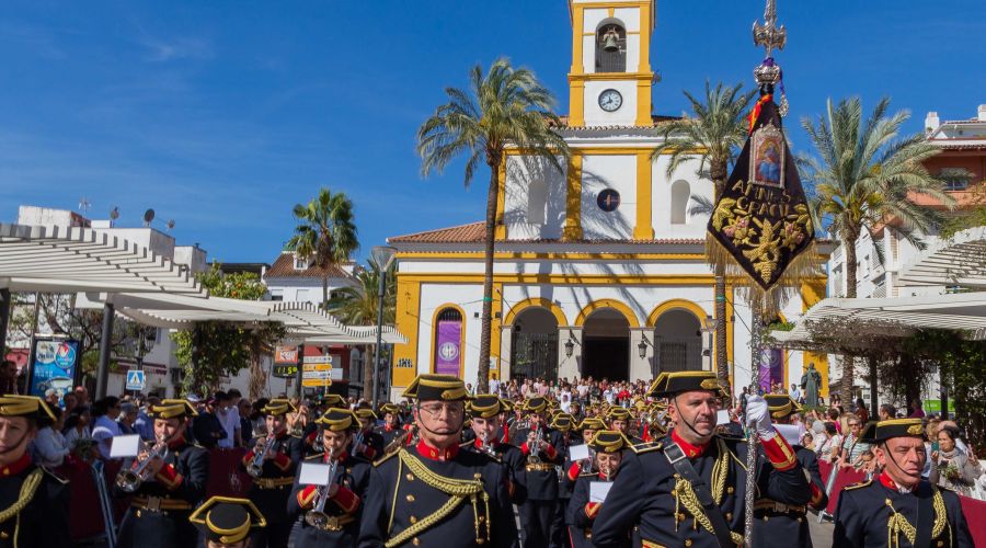 San Pedro Alcántara sale a la calle para acompañar a la procesión de La Pollinica