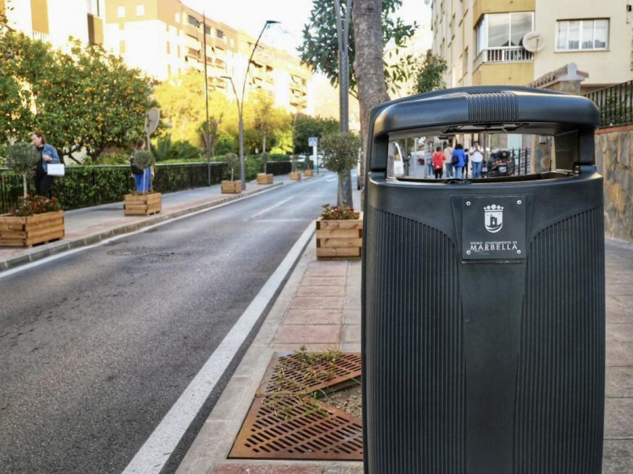 Imagen de la noticia El Ayuntamiento renueva un centenar de papeleras…