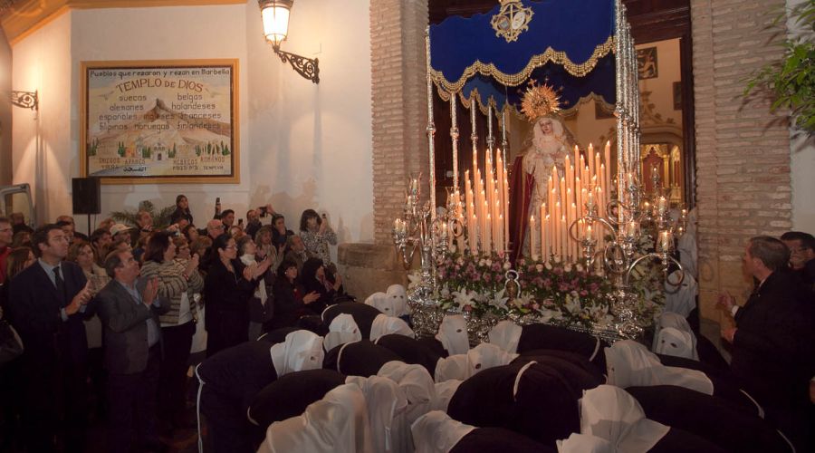 La lluvia condiciona el Martes Santo y acorta la salida procesional de Santa Marta
