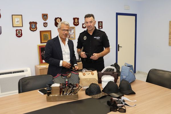 La Policía Local retira 40.000 productos falsificados durante la campaña contra la venta ambulante ilegal en Marbella