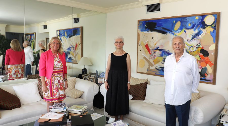 La alcaldesa mantiene una reunión con la embajadora de Israel en España