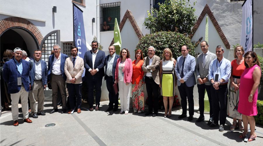 La alcaldesa subraya que “el binomio de Marbella y la Universidad de Málaga es sinónimo de éxito” durante la clausura de los Cursos de Verano, en los que han participado cerca de 400 alumnos