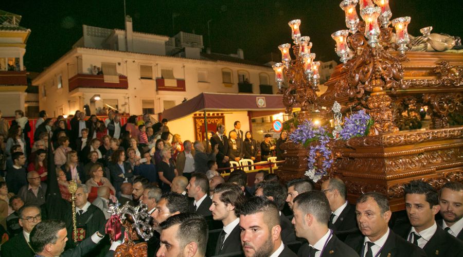 El Yacente y la Soledad emocionan el Viernes Santo en Marbella