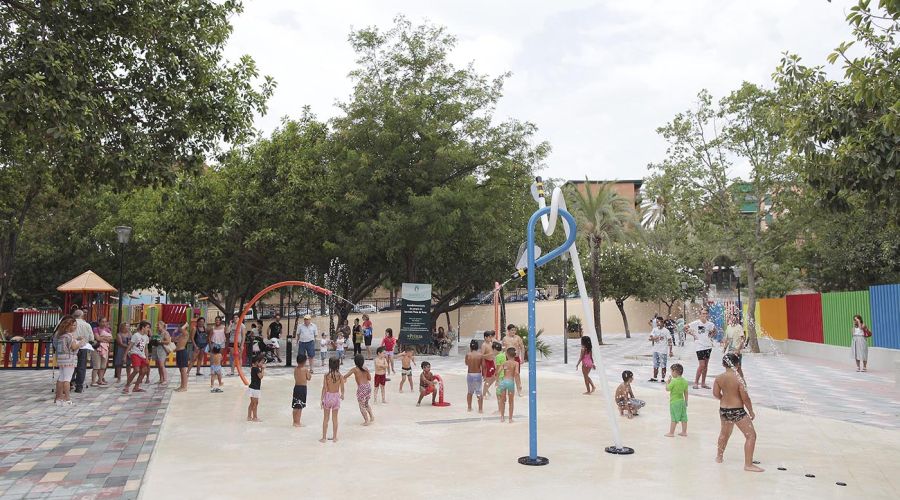 El parque de la Plaza de Toros estrena nuevas áreas de juegos adaptadas y acuáticas