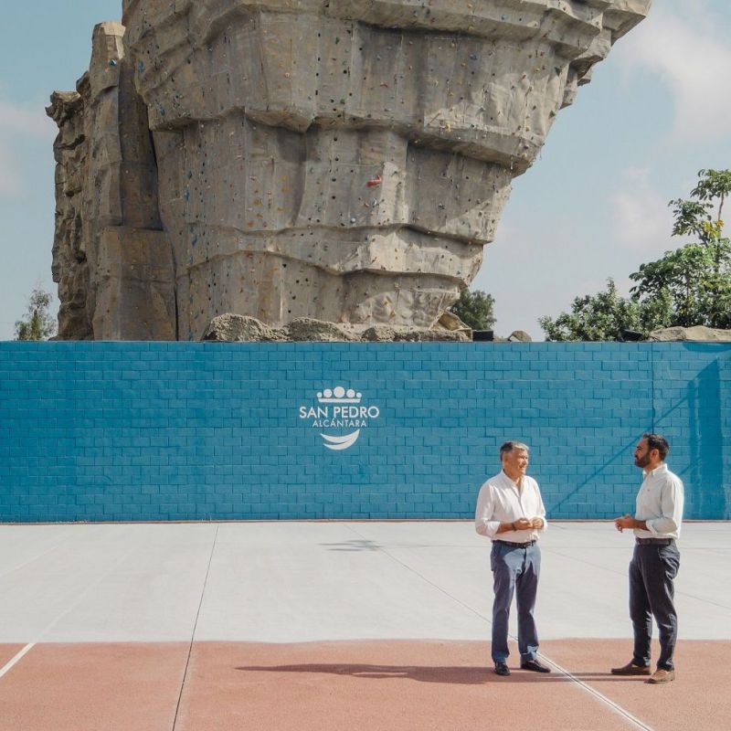 El Ayuntamiento renueva las dos últimas pistas de tenis del Palacio de Deportes Elena Benítez para culminar la modernización de las instalaciones
