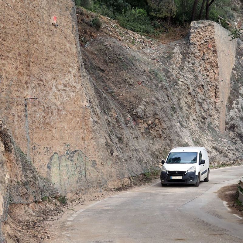El Ayuntamiento reabre al tráfico la calle Chorreadero tras culminar los trabajos de estabilización del talud