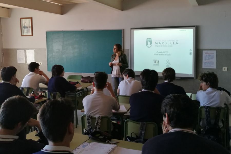 Imagen de la noticia La concejala de Derechos Sociales imparte una cha…