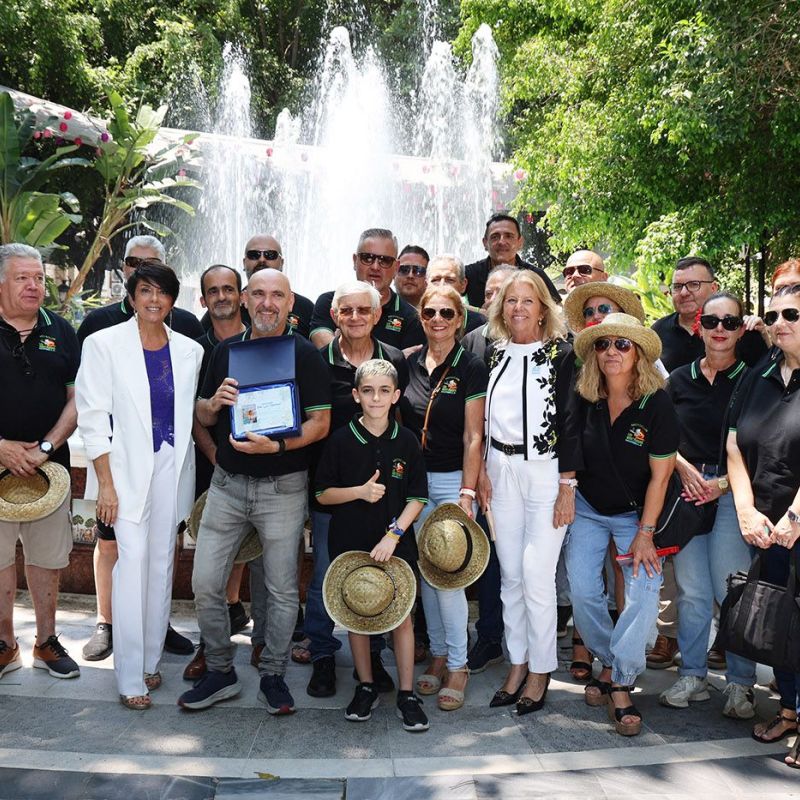 Marbella inaugura la Feria de Día con un homenaje a la Peña Los Mentirosos y la apertura de más de una veintena de barras instaladas en el Paseo de la Alameda y la avenida del Mar