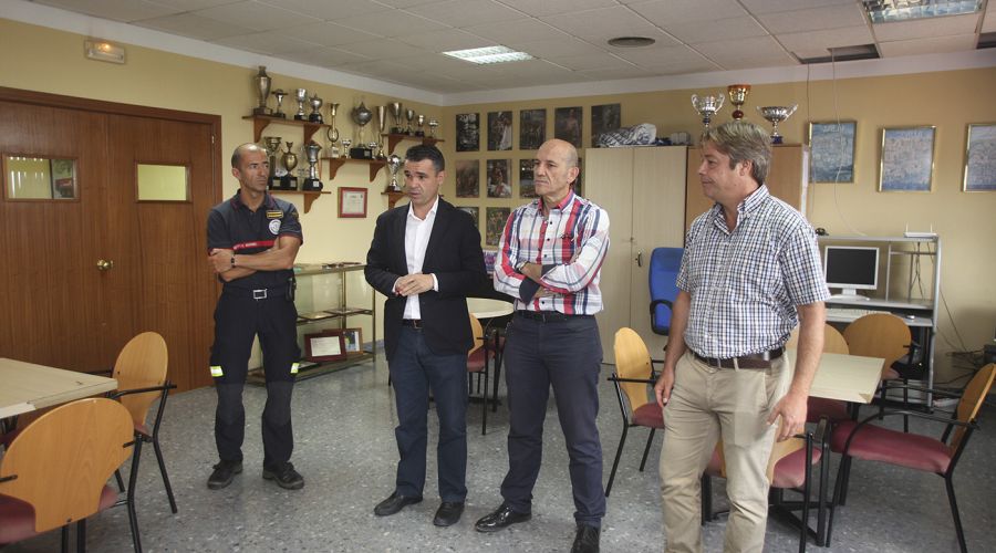 El alcalde visita el Parque de Bomberos de Marbella