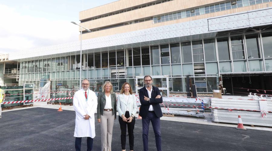 La alcaldesa reitera la “potente inversión” de la Junta de Andalucía para acometer las obras de ampliación del Hospital Costa del Sol, que se encuentran al 75 por ciento de su ejecución en su conjunto