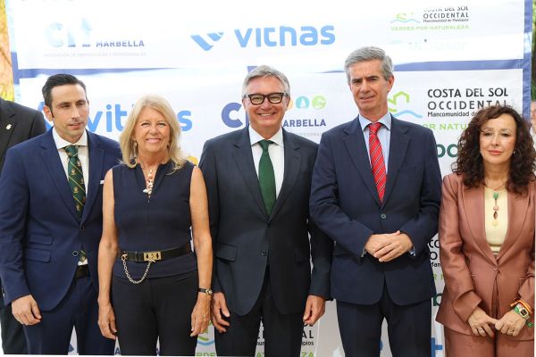 La alcaldesa traslada al consejero de Turismo y Justicia las prioridades de la ciudad en ambas materias