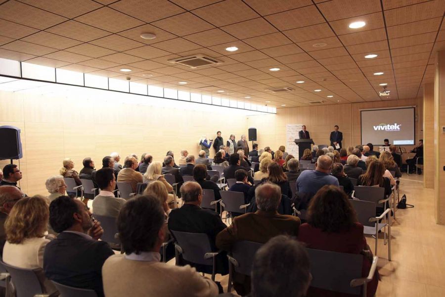 Imagen de la noticia Ana Leschiera asiste al homenaje del Colegio de M…