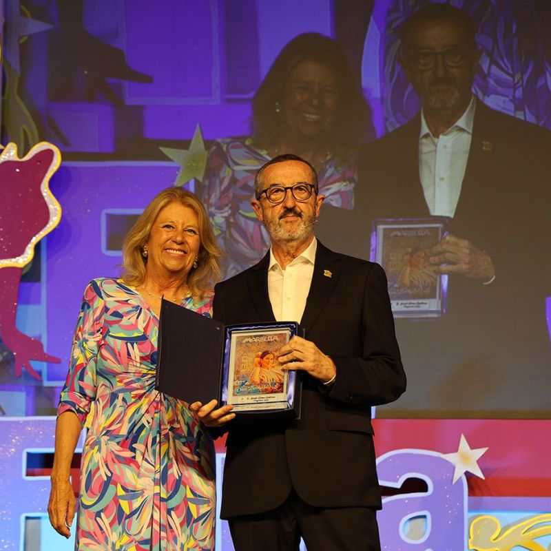 Marbella inició anoche su Semana Grande con el emotivo pregón de Aurelio Gómez, que recorrió cuatro décadas de feria y transformación de la ciudad