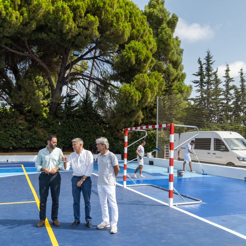 El Ayuntamiento acomete la renovación integral de la pista de fútbol sala del polideportivo El Arquillo para mejorar la seguridad y la práctica de esta disciplina