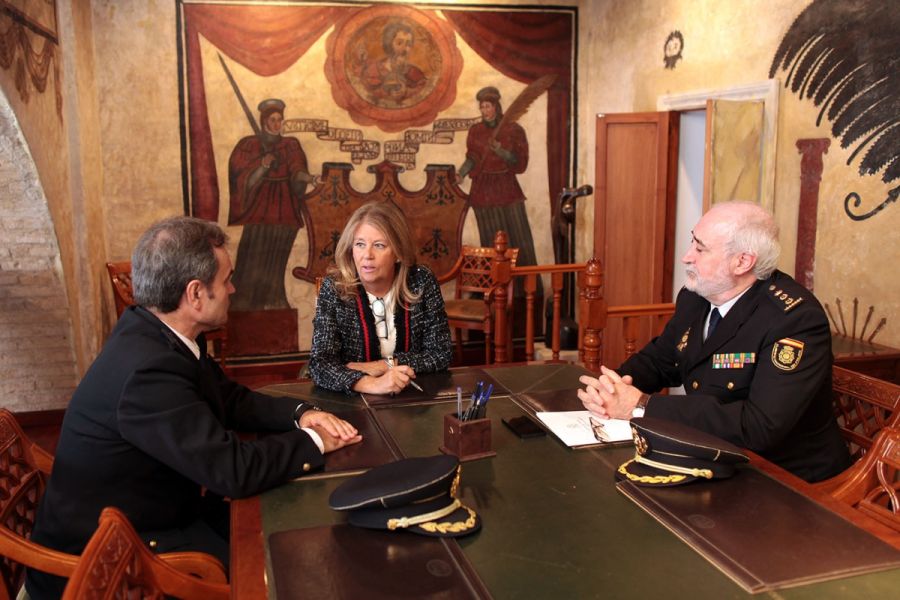 Imagen de la noticia La alcaldesa se reúne con el comisario provincial…