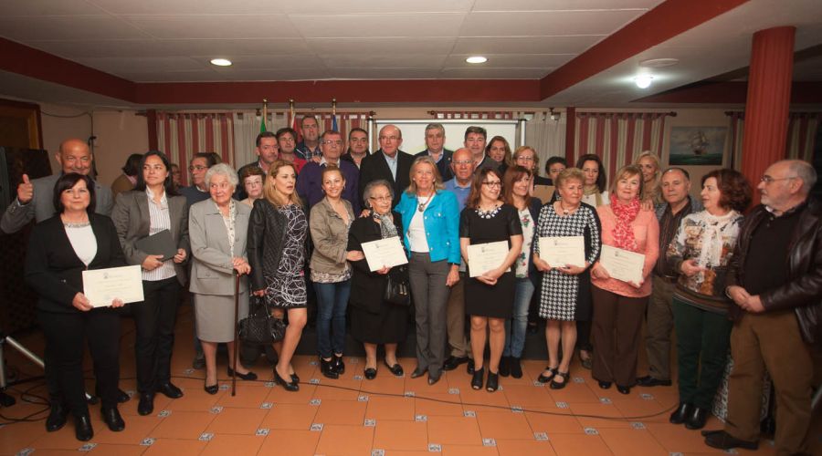 La alcaldesa ha asistido al acto de reconocimiento a comercios tradicionales del Distrito 5