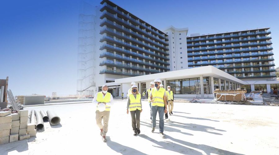La alcaldesa señala que la apertura del hotel Club Med Magna Marbella “refuerza la oferta complementaria de calidad y va a suponer un revulsivo económico para la ciudad”