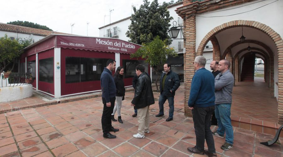 Los vecinos de Pueblo Andaluz trasladan propuestas como la protección medioambiental de las más de cien sabinas dentro de #LasChapasaPiedeCalle