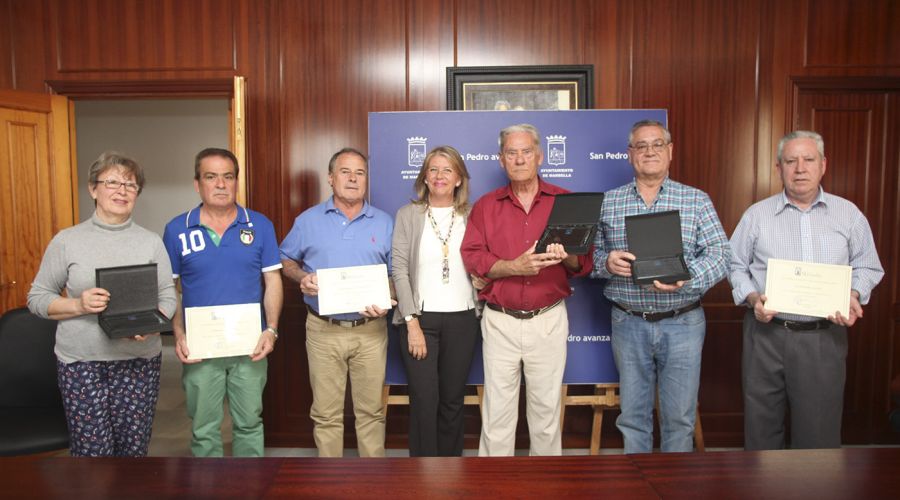 Entrega de reconocimientos a comercios tradicionales de San Pedro Alcántara