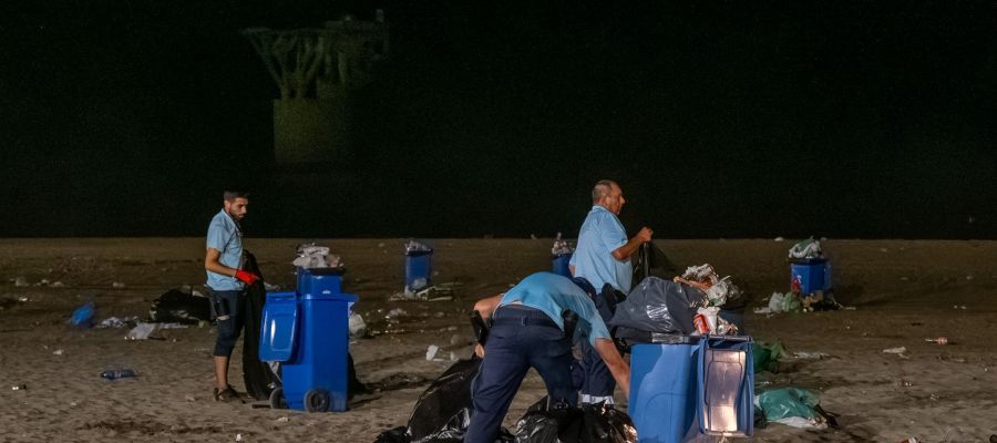 El Ayuntamiento retira en tiempo récord más de 200 toneladas de residuos tras la celebración de la noche de San Juan