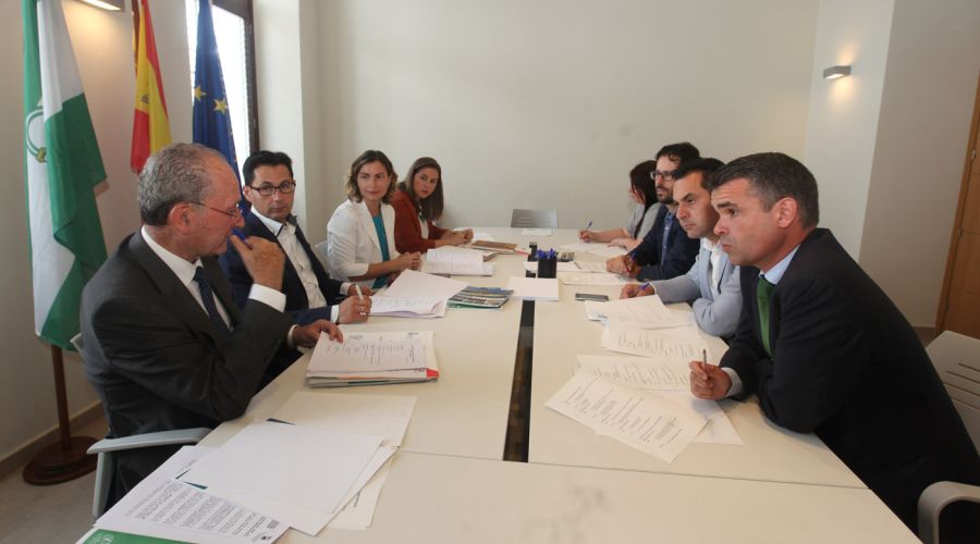Marbella y Málaga aúnan sinergias en torno a sus planes estratégicos para alcanzar ciudades más habitables y sostenibles