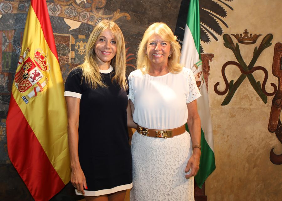 Imagen de la noticia La alcaldesa recibe a la actriz y cantante marbel…