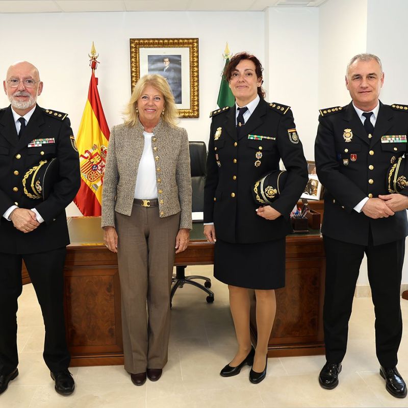 La alcaldesa recibe en el Ayuntamiento a la nueva comisaria de Marbella, Esther Martín