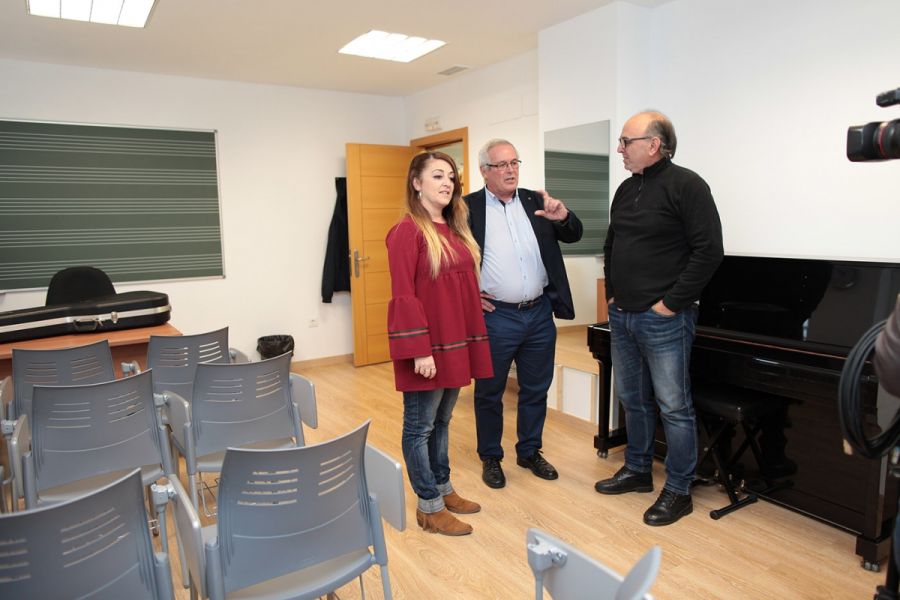 Imagen de la noticia El teniente alcalde y la responsable de Educación…