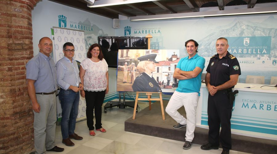 El Ayuntamiento recibe la donación de un cuadro con motivo del 150 Aniversario de la Policía Local
