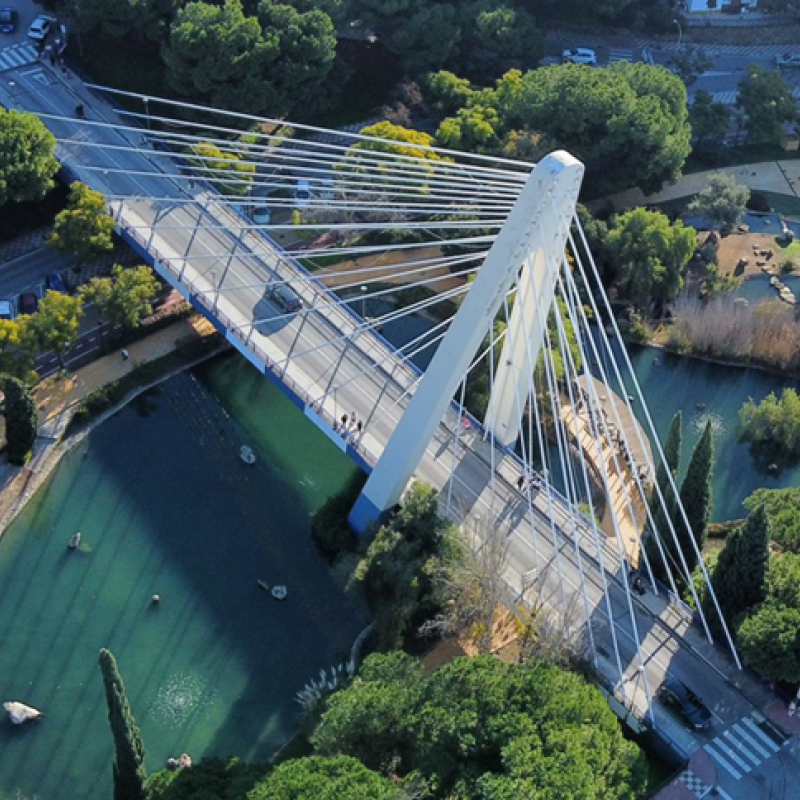 El Ayuntamiento creará nuevas plazas de aparcamiento en la avenida Doctor Maíz Viñals y mejorará la seguridad en el puente Cristo del Amor
