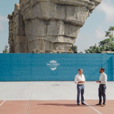 El Ayuntamiento renueva las dos últimas pistas de tenis del Palacio de Deportes Elena Benítez para culminar la modernización de las instalaciones