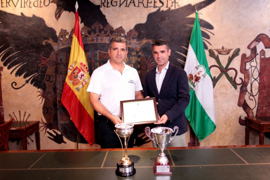 Imagen de la noticia El alcalde recibe al tirador Miguel Cortés, ganad…