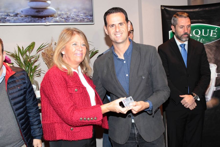 Imagen de la noticia La alcaldesa destaca en la entrega de carnés de l…
