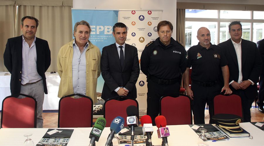El Ayuntamiento y los empresarios se unen en una mesa de trabajo para coordinar actuaciones y mejorar la promoción turística de Puerto Banús
