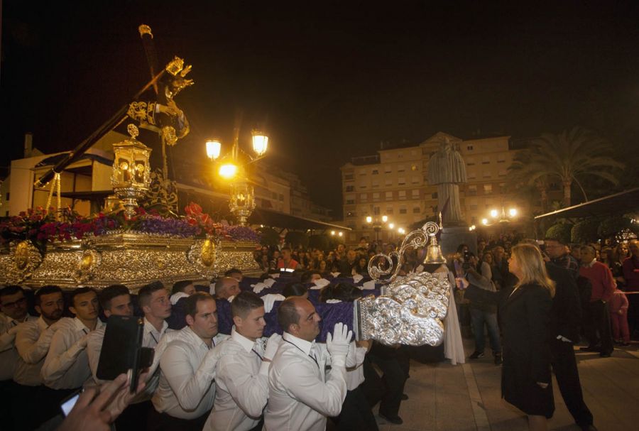 Imagen de la noticia San Pedro Alcántara recibe al Nazareno en la proc…