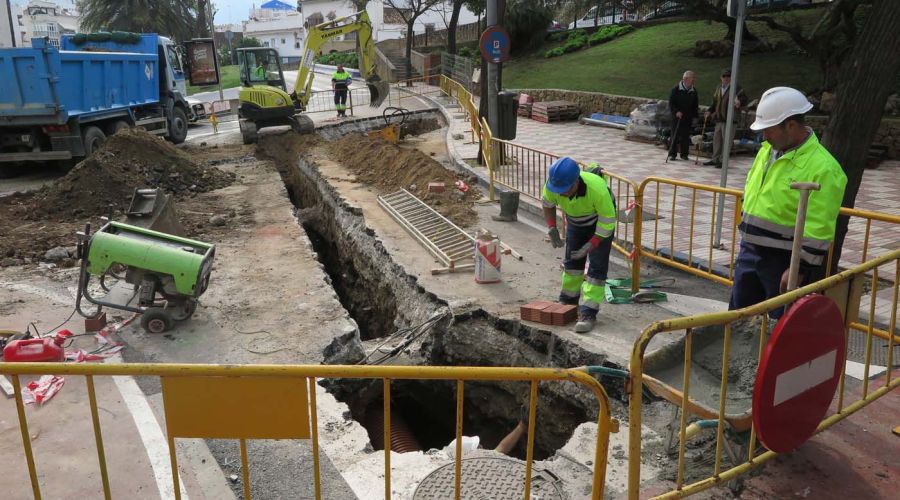 El Ayuntamiento continúa las mejoras en la red de saneamiento en la confluencia de las avenidas Maíz Viñals y Europa
