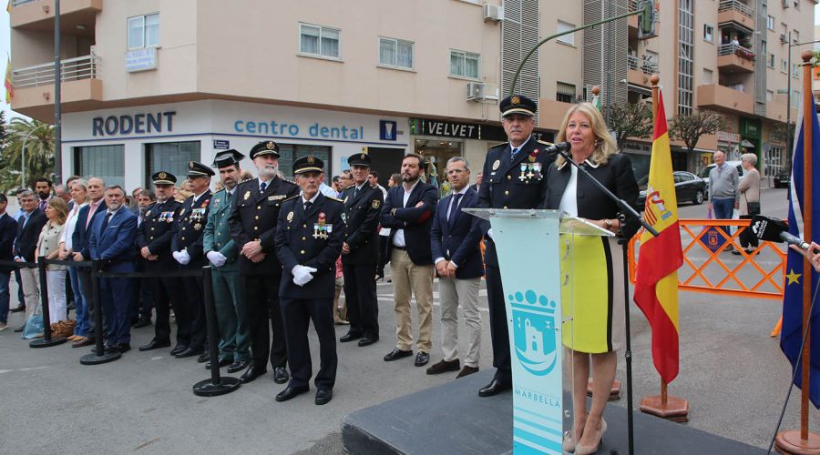 El Ayuntamiento reconoce la vocación de servicio público de la Policía Local en sus más de 150 años de trayectoria, otorgando su nombre a la glorieta de la avenida General López Domínguez