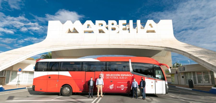Imagen de la noticia El Ayuntamiento presenta los dos autobuses que re…