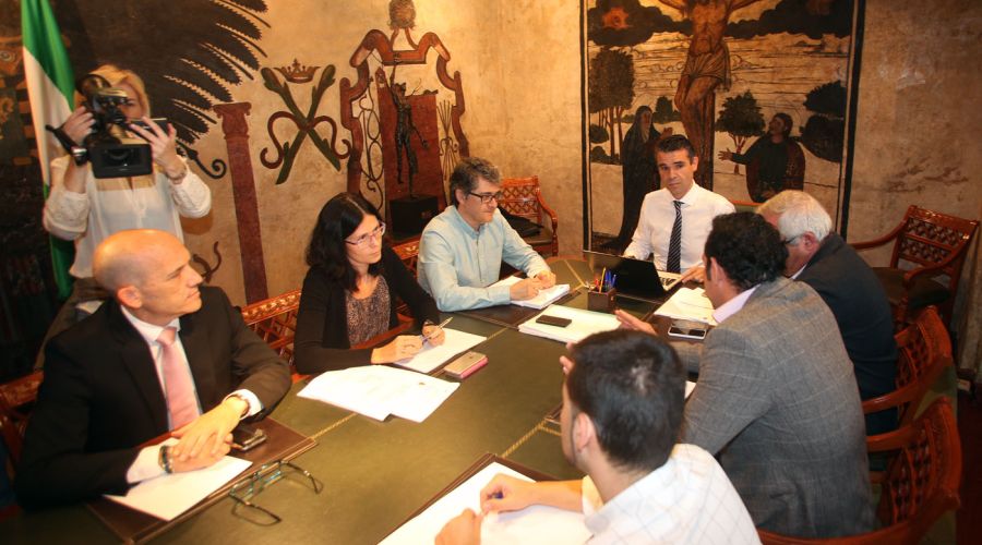 El Ayuntamiento asegura que las licencias de obra ya otorgadas “son firmes y se ajustan a derecho” y descarta la paralización del urbanismo en Marbella