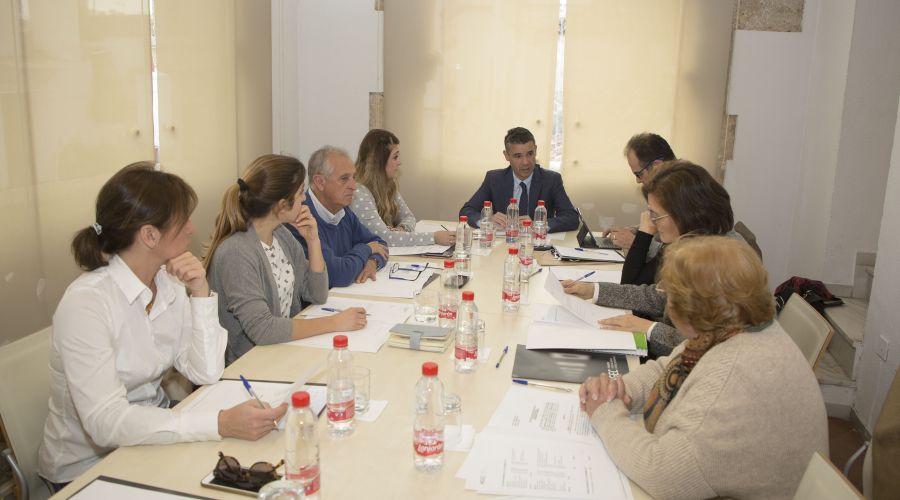 El Patronato de la Fundación del Museo del Grabado aborda en una reunión la situación del recinto y la programación para este ejercicio