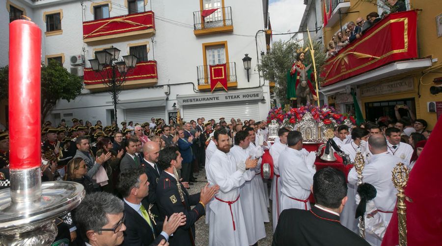 Marbella recibe a La Pollinica en su desfile procesional