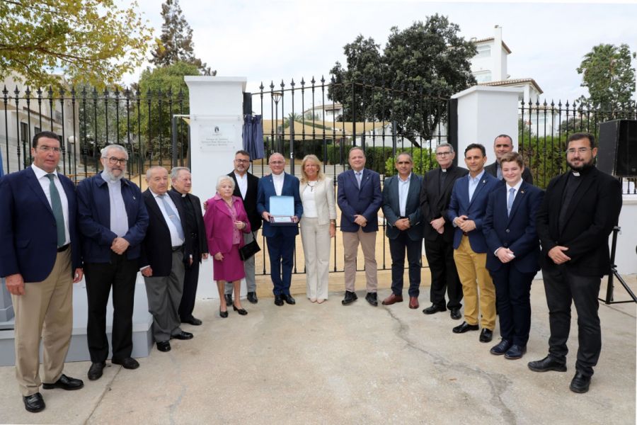 Imagen de la noticia El Ayuntamiento rinde homenaje al párroco Antonio…