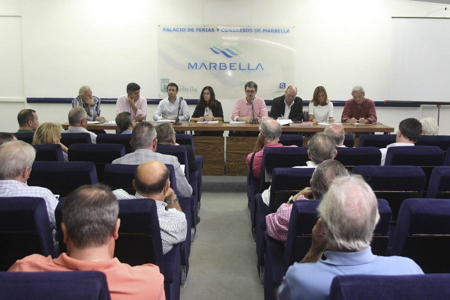 Imagen de la noticia El Ayuntamiento mantiene un encuentro con un grup…