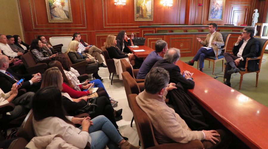 El alcalde aborda con empresarios y comerciantes de Puerto Banús las iniciativas de seguridad y turismo impulsadas por el Ayuntamiento