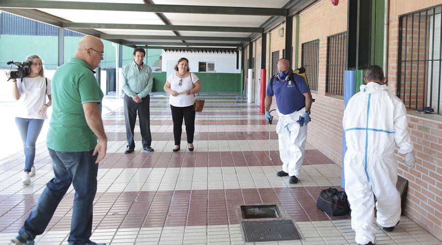 El Ayuntamiento inicia los tratamientos de desinfección y desinsectación de los centros escolares